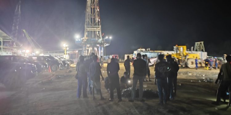 Petambak Kerang Dara Muara Badak Demo Rig PT PHSS Tuntut Ganti Rugi