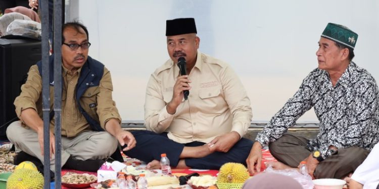 Bupati Kukar Panen Melon Hidroponik Greenhouse Perdana