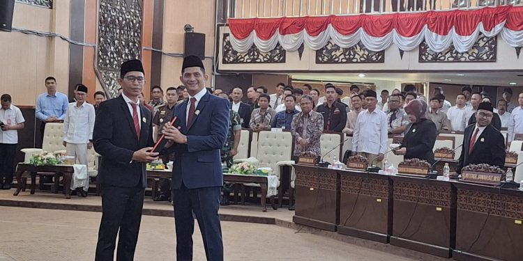 DPRD Kutai Kartanegara Lantik PAW Hendra