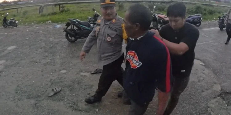 Pendemo PT Pertamina Hulu Sanga-Sanga Dibubarkan Paksa