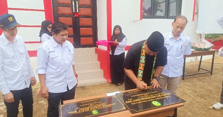 Bupati Kukar Resmikan Kantor Lurah dan BPU Bukit Biru, Dorong Semangat Kerja Baru