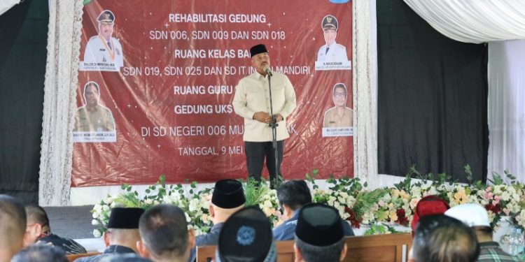 Bupati Kukar Resmikan Rehabilitasi Sejumlah Sekolah di Muara Badak, Komitmenkan Anggaran Pendidikan di Atas 20%