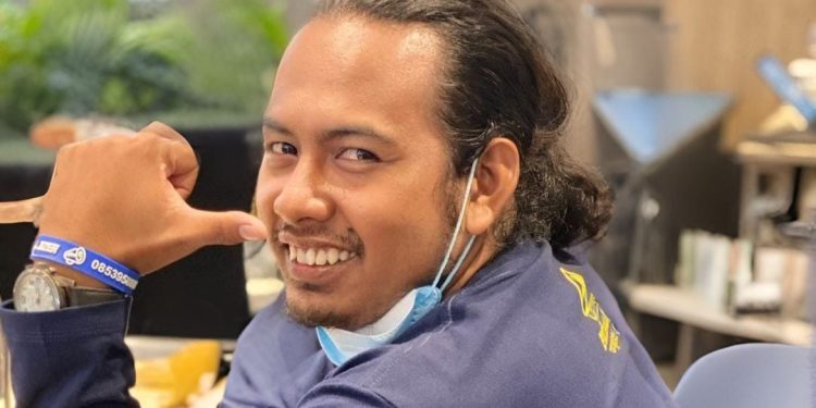 Potret Ishak Wiradikara Az Ketua KOMPAS Kutai Kartanegara saat peluncuran Komunitas Masyarakat Pesisir