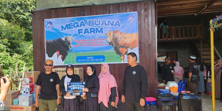 Acara syukuran kandang ayam kedua Mega Buana Farm di Muara Badak, dihadiri konsumen sapi qurban pada 29 Juni 2025