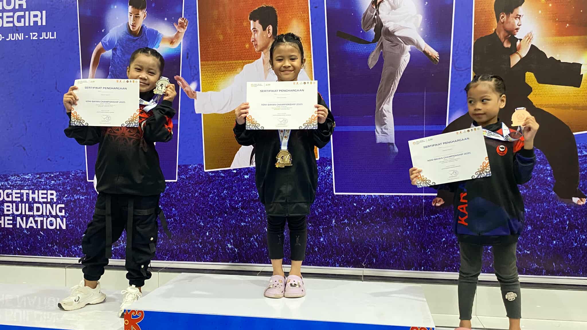 Aisyah, Iftina, dan Humaerah atlet cilik Muara Badak sabet podium 1-2-3 karate pra usia dini