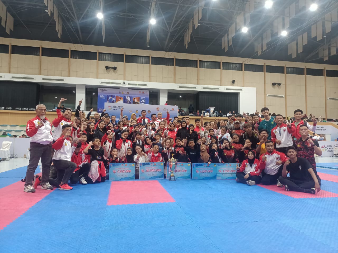 Atlet Inkado Kaltim berfoto bersama usai penutupan KONI Championship II 2025