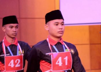 Marvino Sulistio dari SMAN 1 Muara Badak saat seleksi Paskibraka Kalimantan Timur 2025 di Samarinda, berjalan baris bersama peserta lainnya