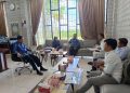Pertemuan HIPMA bersama Camat Muara Badak di kantor camat, membahas keterlibatan pengusaha muda dalam pembangunan daerah.