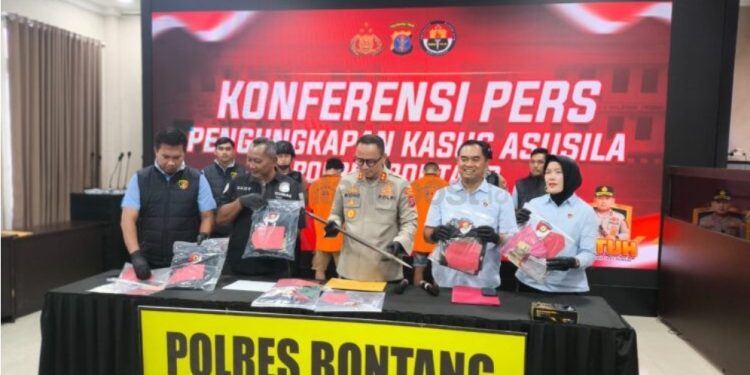 Kapolres Bontang AKBP Widho Anriano konferensi pers kasus anak 11 tahun Muara Badak