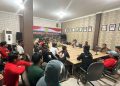 Audiensi antara Pemerintah Kecamatan Muara Badak, perusahaan, dan aliansi masyarakat membahas rekrutmen tenaga kerja PT BKY di Kantor Camat Muara Badak, 5 Agustus 2025.