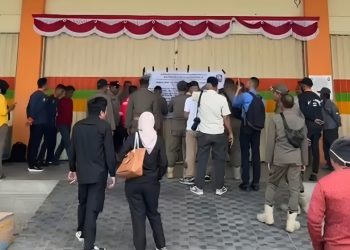 Satpol PP Kukar Segel Eramart di Muara Badak, Camat Arpan Ungkap Alasannya