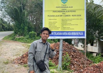 Papan informasi dan kondisi proyek Rp10 miliar di Muara Badak