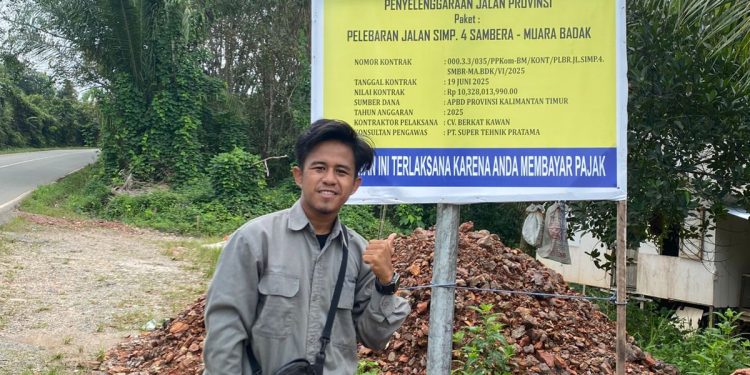 Papan informasi dan kondisi proyek Rp10 miliar di Muara Badak