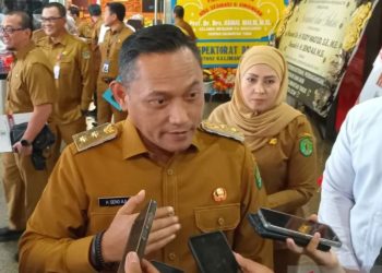 Wakil Gubernur Kaltim Seno Aji diwawancarai awak media di Samarinda