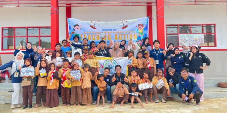 IMABA Gelar Teaching Action di Pelosok Muara Badak, Wujud Nyata Kepedulian Mahasiswa terhadap Pendidikan