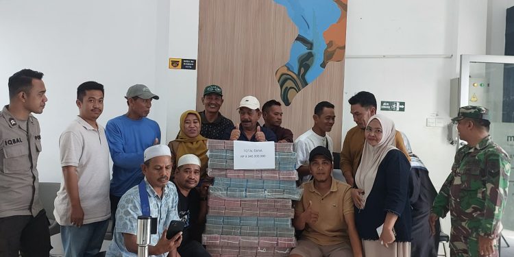 Pembudidaya kerang darah Muara Badak menerima tali asih PHSS