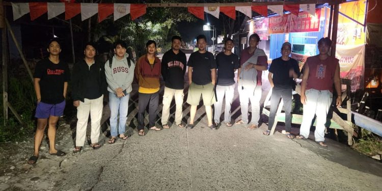 jalan rusak parah Muara Badak dijaga pemuda