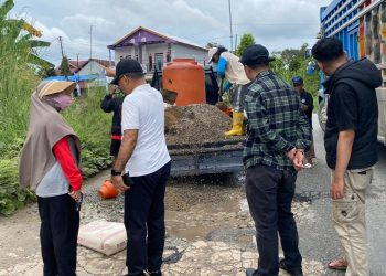 Perbaikan jalan Muara Badak bersama AMARAH