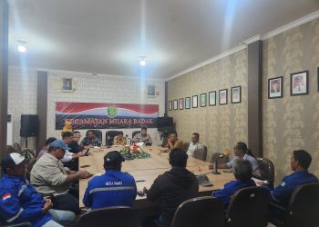 Mediasi KSOP Samarinda dan Nelayan Muara Badak Sedang Berlangsung di Kantor Kecamatan