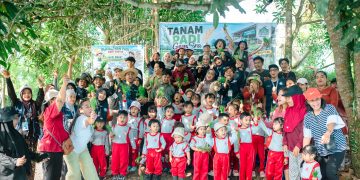 Kenalkan Pertanian Sejak Dini, Siswa-siswi KB Mawar Ikuti Program Tanam Padi Gembira di Tani Education Center